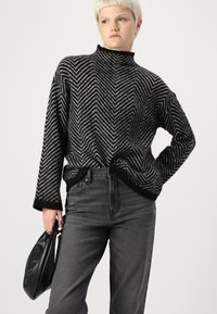 Selected Femme SLFLULU HERRINGBONE HIGH NECK - Pulover - black/birch