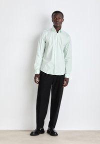 Calvin Klein STRIPE SLIM - Formāls krekls - lichen