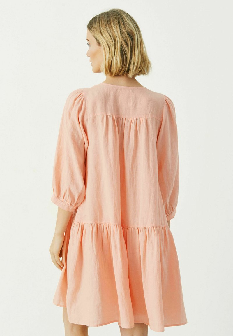 Damen Freizeitkleider | Part Two CHANIASPW Freizeitkleid coral pink/koralle - JO75074 Damen Freizeitkleider | Part Two CHANIASPW Freizeitkleid coral pink/koralle - JO75074