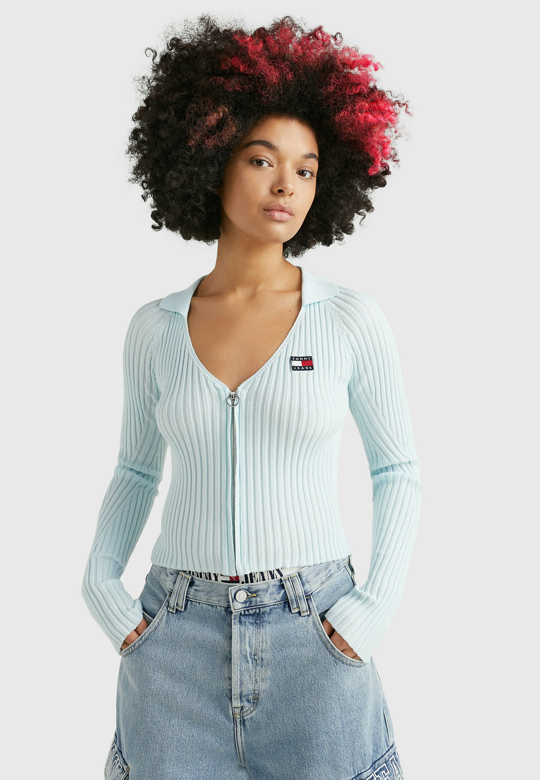 tommy badge zip