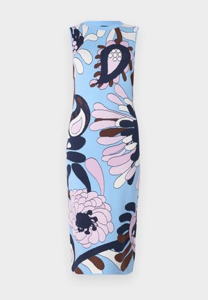 Rochie tricotată fără mâneci, de culoare albastru deschis, cu modele florale în alb, roz și albastru închis. Are o croială ajustată și guler rotund.