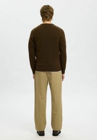 Selected Homme SLHRAI CREW NECK - Maglione - demitasse