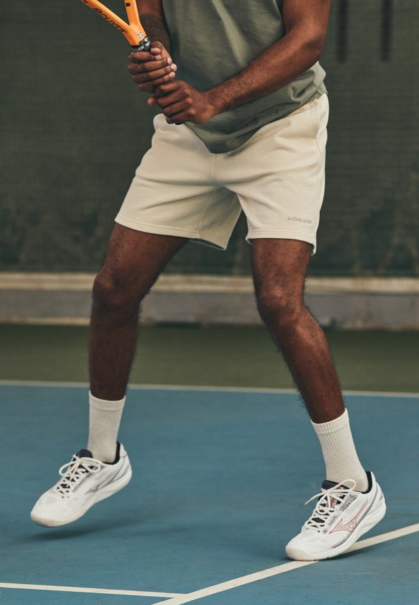 CLASSIC SWEATSHORTS - Sports shorts - birch