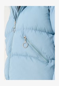 Unausgewählt, light blue