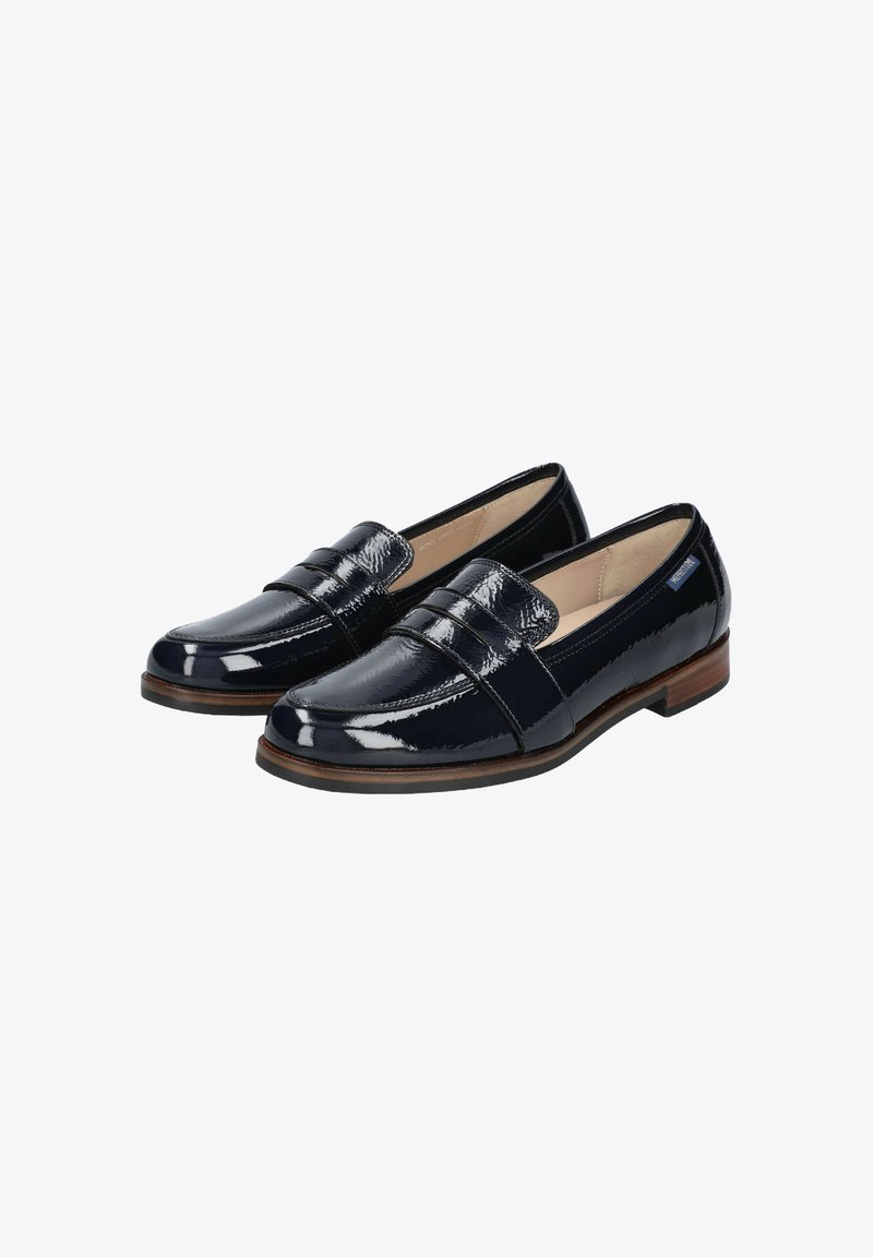 Mocassins en cuir verni bleu marine avec un petit talon, dotés d'une bande cousue et d'une finition lisse. Semelle en bois pour un contraste supplémentaire.