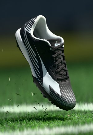 PICHICHI 8 TFR - Fotbollsskor universaldobbar - black/white
