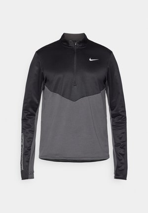 Pull-over à manches longues Nike noir et gris avec fermeture éclair quart, présentant un corps texturé, des manches lisses et un logo sur la poitrine.