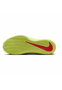 Sole di calzature Nike in un vivace verde lime con un motivo a spina di pesce testurizzato. Caratterizzata da un prominente logo swoosh Nike rosso.