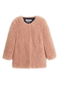 Cappotto in pelliccia sintetica rosa con superficie morbida e testurizzata, colletto rotondo e maniche lunghe, caratterizzato da un design aperto e senza chiusure.