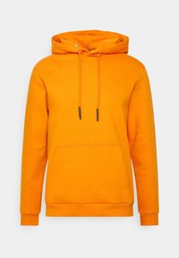 Sudadera naranja hecha de tela suave, con un bolsillo frontal, cordones en la capucha y puños acanalados. Textura suave y corte relajado.