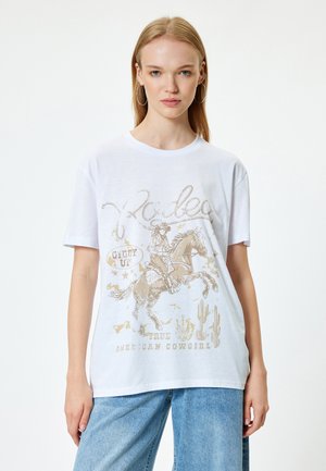 - T-shirt z nadrukiem