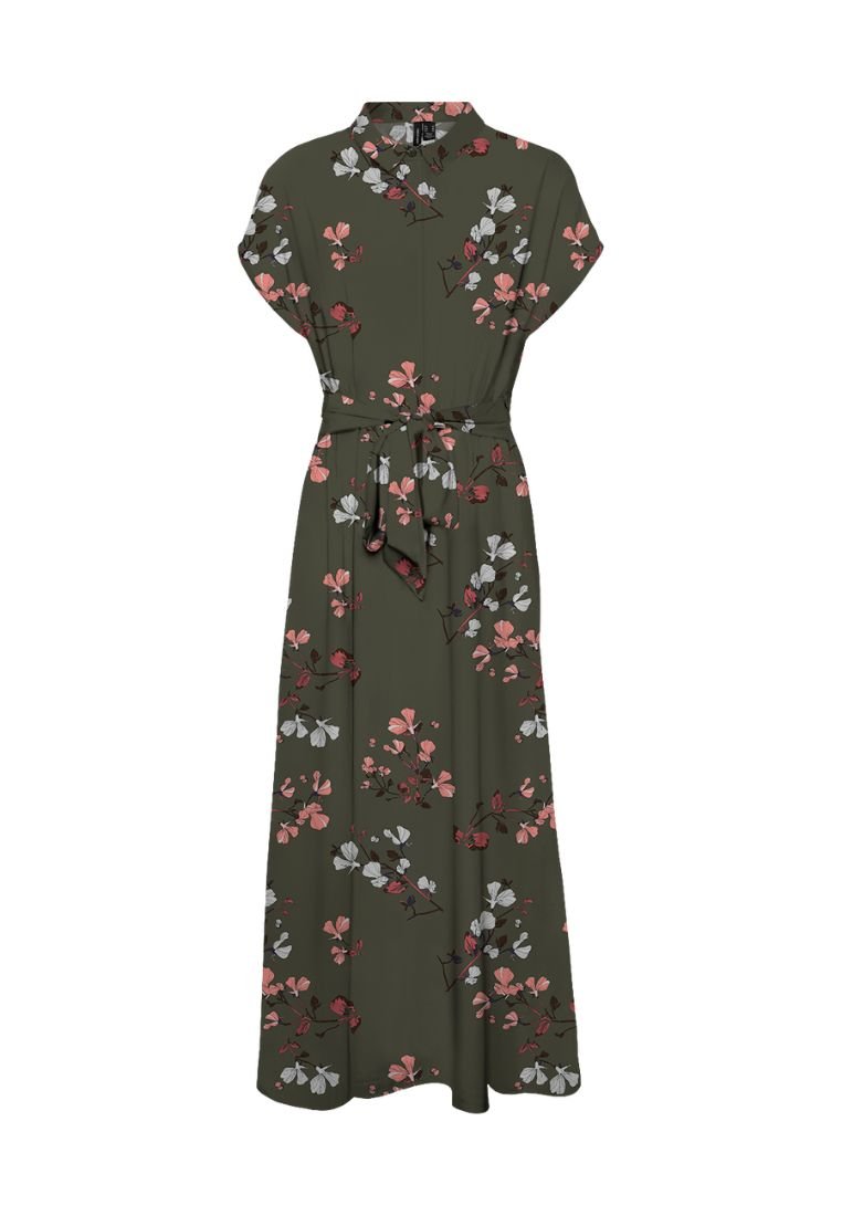 Robe maxi à imprimé floral en vert foncé, dotée de manches courtes, d'un col, d'une taille ceinturée et d'une silhouette fluide avec des accents roses et blancs.