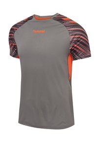 Grijs sportshirt met oranje accenten, met patroon op de mouwen en het "hummel"-logo in het oranje op de borst.