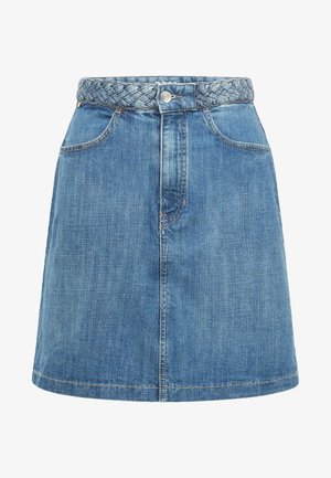 Gonna in denim con silhouette dritta, colore blu, dettaglio con cintura intrecciata, chiusura frontale con bottoni e due tasche laterali.