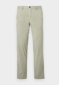 Hellgrüne Chinos aus glattem Baumwollstoff, mit Knopfverschluss, Seitentaschen und geradem Bein.