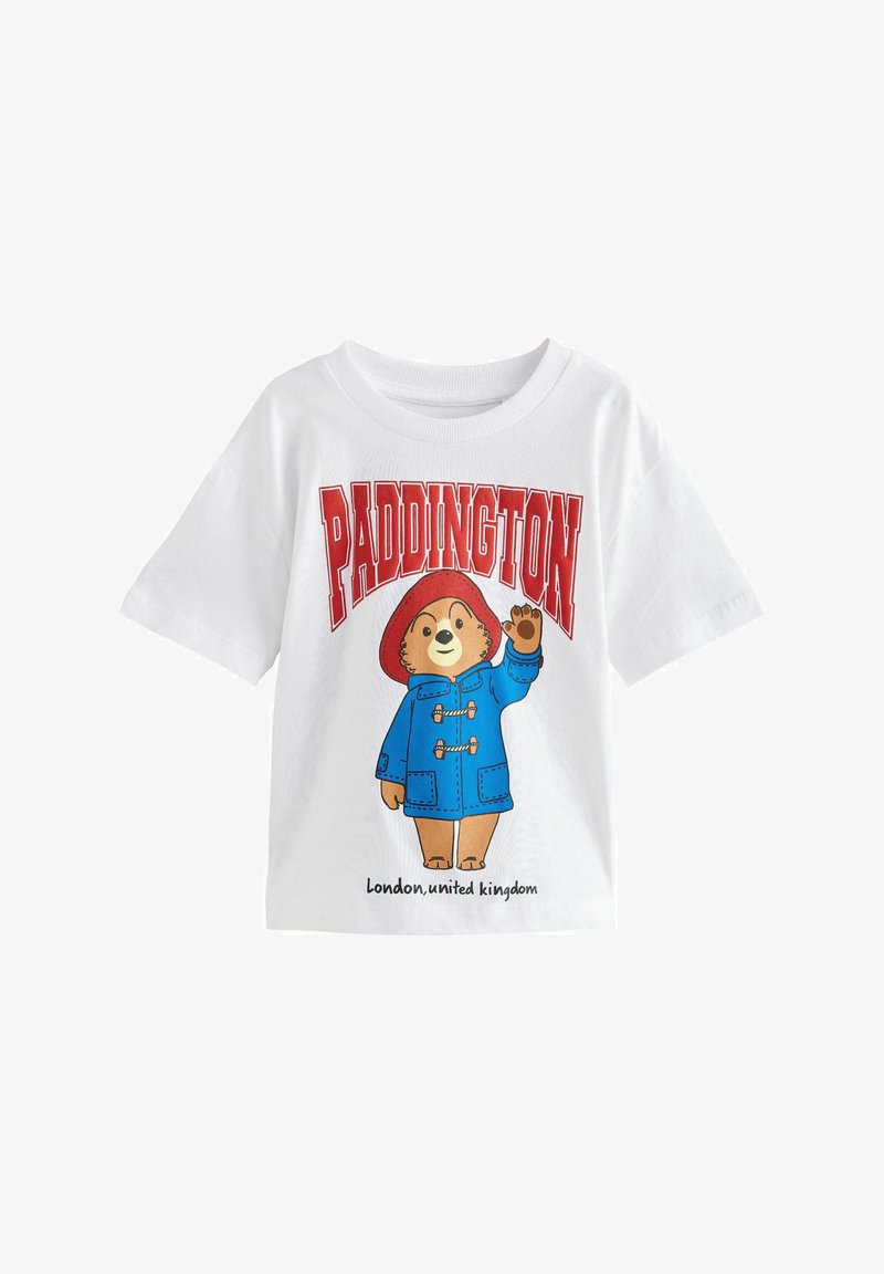 Weißes kurzärmeliges T-Shirt mit Paddington-Bär, der einen roten Hut und einen blauen Mantel trägt und winkt, mit "PADDINGTON" oben und "London, United Kingdom" unten.