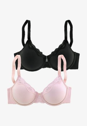 Twee beha's: de ene is zwart met kantafwerking en verstelbare bandjes, de andere is roze met kanten accenten, beide met padded cups en een gladde textuur.