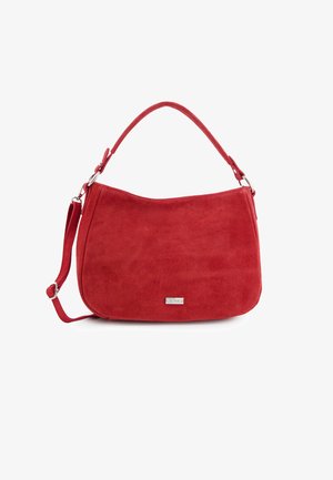 Rode suède handtas met twee hengsels, afgeronde bovenrand en een klein metalen logoplaatje in het midden aan de voorkant.