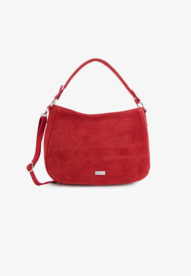 Sac à main en daim rouge avec deux anses, bord supérieur arrondi et petite plaque métallique avec logo au centre avant.