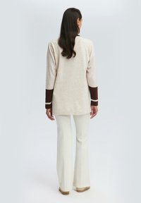 Touché Privé COLOR BLOCKED - Svetr - mink