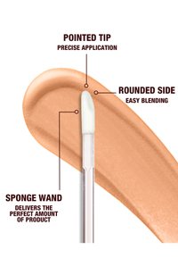 Applicateur en éponge pour gloss à lèvres avec embout pointu pour une application précise et côté arrondi pour un estompage facile sur un échantillon de produit beige.