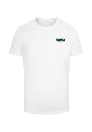 Bijela majica kratkih rukava s okruglim izrezom i tamnozelenim tekstom "MONEY TREES" otisnutim na gornjem lijevom dijelu prsnog koša.