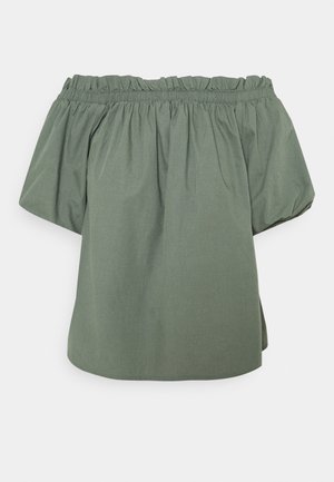Blouse vert olive épaules dénudées avec col froncé élastique et manches courtes bouffantes.