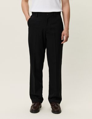 Black trousers with a straight cut, made from smooth fabric, featuring a front pleat, two side pockets, and a button closure.