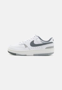 Nike Sportswear GAMMA FORCE - Sneaker low - white/smoke grey/light smoke grey/summit white