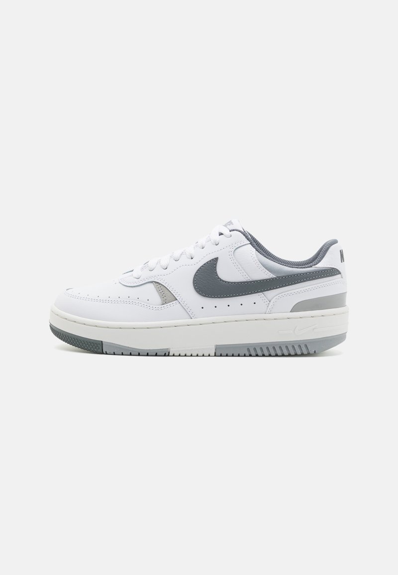 Nike Sportswear GAMMA FORCE biały