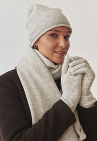 TATUUM Gloves - light gray