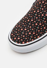 Vans CLASSIC SLIP-ON UNISEX - Obuća za navlačenje - black/multi-coloured