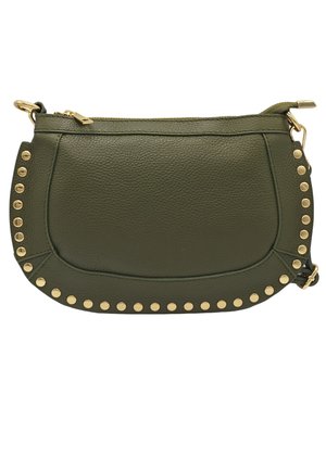 Sac bandoulière en cuir vert olive avec une fermeture éclair dorée et des clous ronds dorés le long du bas et des côtés.