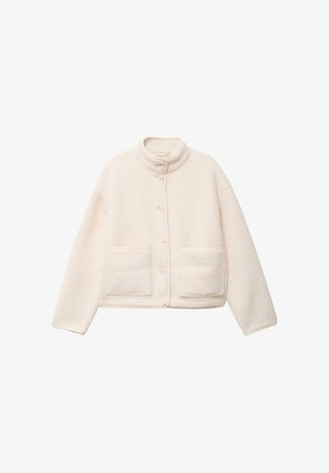 Kremowa kurtka z polaru z wysokim kołnierzem, guzikami z przodu, długimi rękawami oraz dwoma dużymi kwadratowymi kieszeniami z przodu.