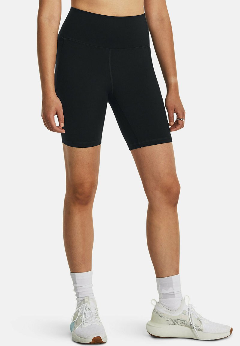 Shorts da bicicletta neri a vita alta realizzati in tessuto elasticizzato con cuciture piatte e una texture liscia. Design aderente. Nessun motivo o logo visibile.