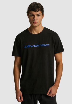 - T-shirt z nadrukiem