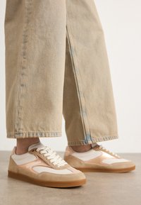 Δεν επιλέχθηκε, pink/natural