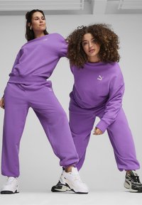 Puma BETTER CLASSICS - Donji dijelovi trenirke - ultraviolet