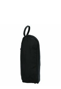 Bolsa de tela negra con una parte superior redondeada, cremallera vertical y un asa de bucle cosido. Presenta una textura suave y un diseño minimalista.