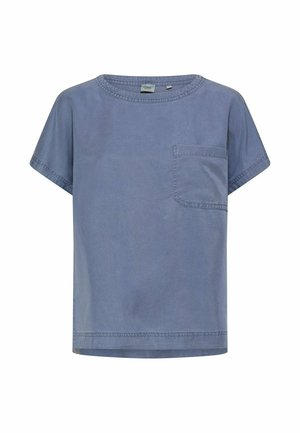 Kortærmet, falmet blå crew neck t-shirt med en enkelt brystlomme og synlig syning på sømme og kant.