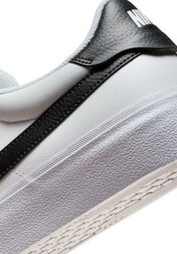 Nike Sportswear STREET COURT SHOT SNEAKER - Sneakers basse - white