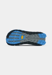 Løpesko-outsole med et robust design. Svart gummi med blå og grå detaljer, hevede teksturerte mønstre for bedre grep.