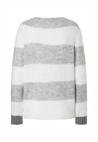Grofgebreide trui met brede horizontale strepen in wit en tinten grijs, voorzien van lange mouwen en geribbelde manchetten en zoom.