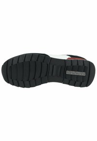 Sole in gomma nera con battistrada testurizzato, caratterizzato da motivi rettangolari e circolari. Include un marchio su una sezione piatta vicino al tallone.