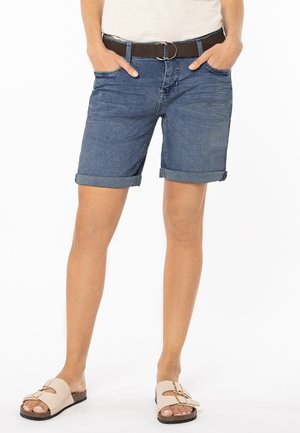 BERMUDA MIT GÜRTEL - Denim shorts - light blue
