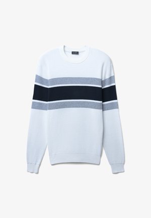 Weißer Pullover mit Rundhals, der horizontale Streifen in Marineblau, Grau und Hellgrau aufweist. Aus weichem, strukturiertem Material gefertigt. Lange Ärmel.