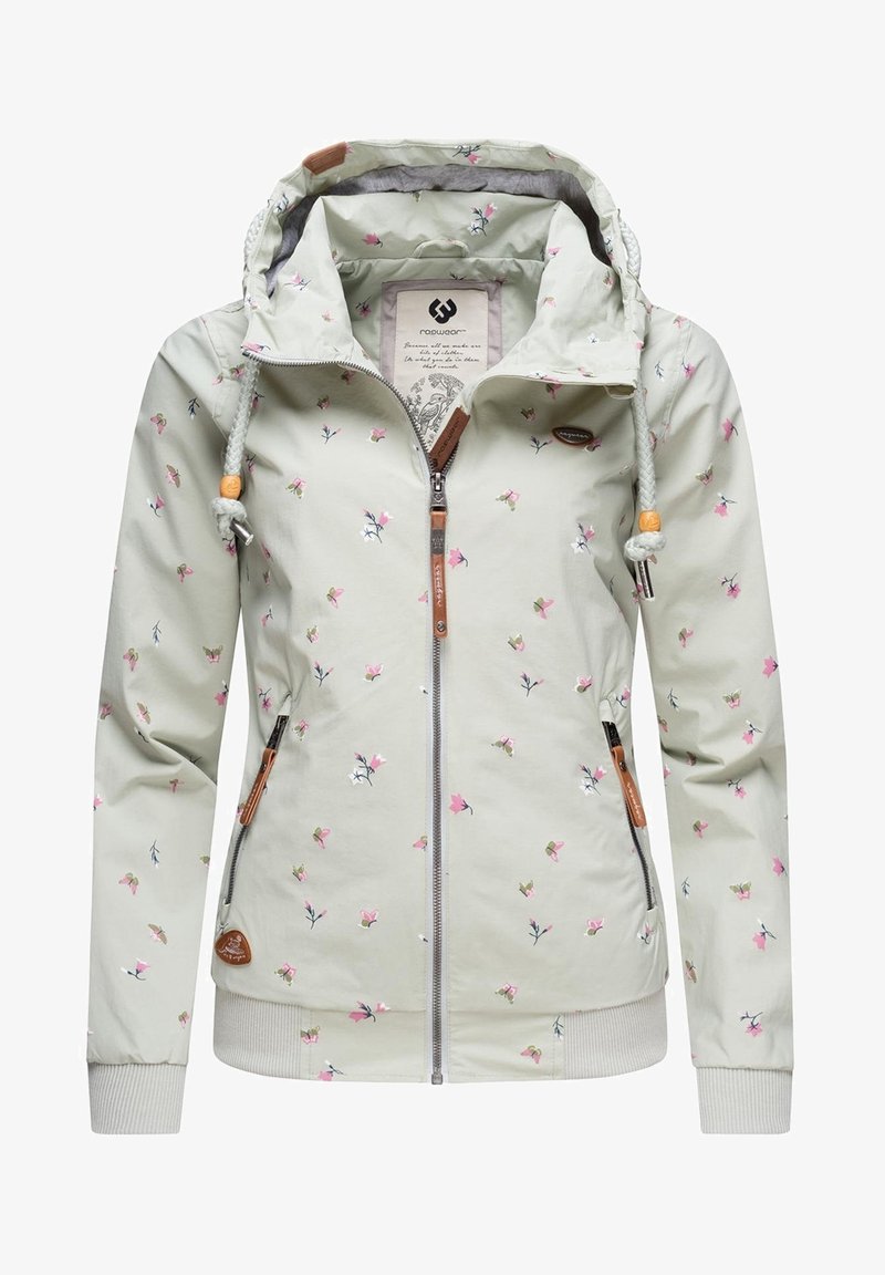 Chaqueta verde claro con estampado floral, que cuenta con un cierre de cremallera en el frente, capucha ajustable con cordones, puños elásticos y detalles en color beige.