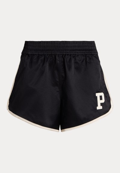 Zwarte sportshorts met elastische tailleband, crèmekleurige zijstrepen en een witte 'P'-logo op de linkeronderzijde. Glad materiaal, relaxte pasvorm.