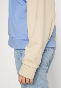 Modström HOLLY MIX  - Camisola - cornflower/cream