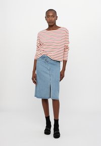 DESIGNERS REMIX STACY BRETON - Tops ar garām piedurknēm - cream/red